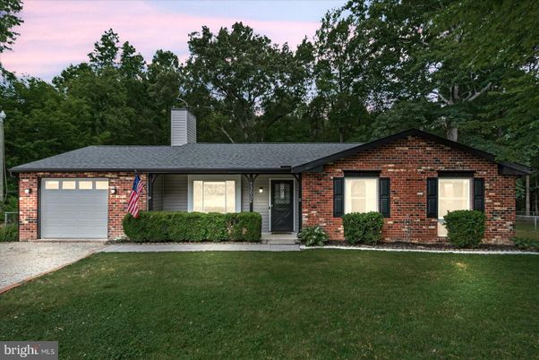 Attached, Exterior, Facade, Brick Facade, Ranch