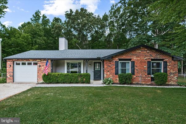 Attached, Exterior, Facade, Brick Facade, Ranch