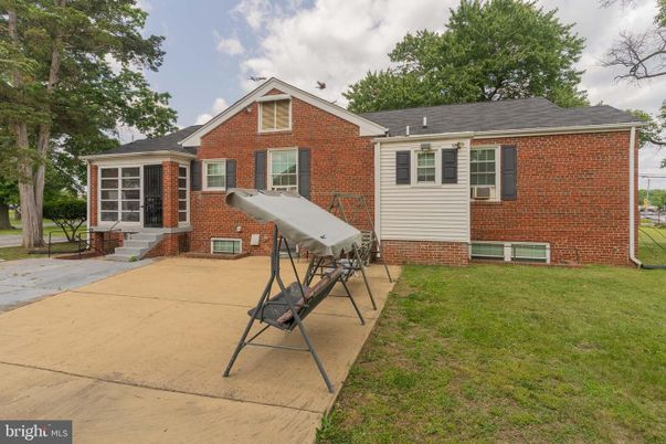 Exterior, Facade, Brick Facade, Cape Cod