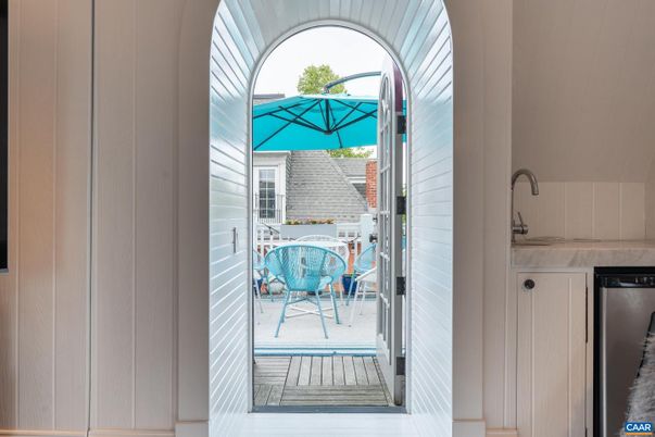 Exterior, Interior, Stainless Steel Appliances
