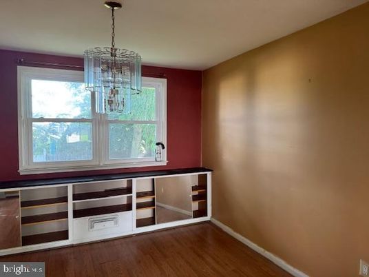 Chandelier, Empty room, Interior, Wood Texture Flooring