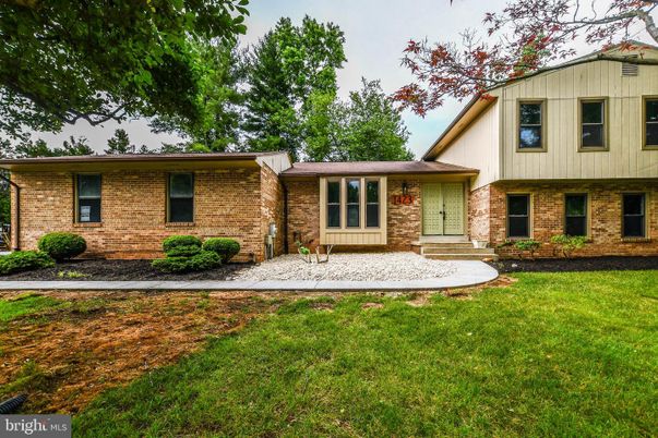 Backyard, Exterior, Facade, Brick Facade, Split Level