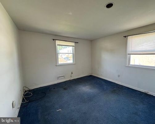 Empty room, Interior