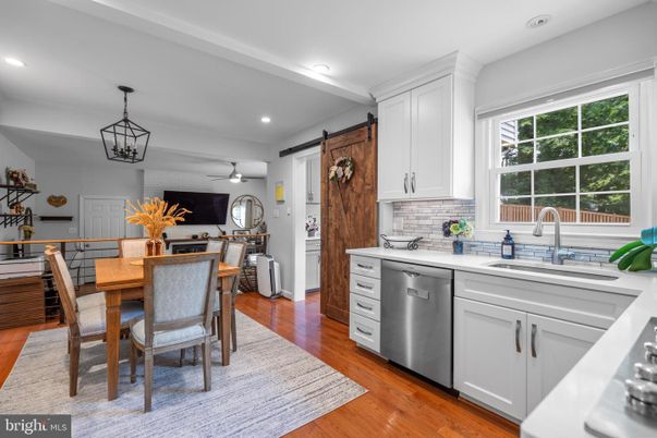 Dining room, Interior, Kitchen, Pendant Lights, Recessed Lighting, Wood Texture Flooring