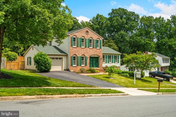 Attached, Exterior, Facade, Brick Facade, Georgian