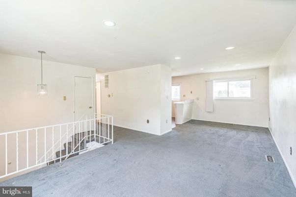 Empty room, Interior, Pendant Lights, Recessed Lighting