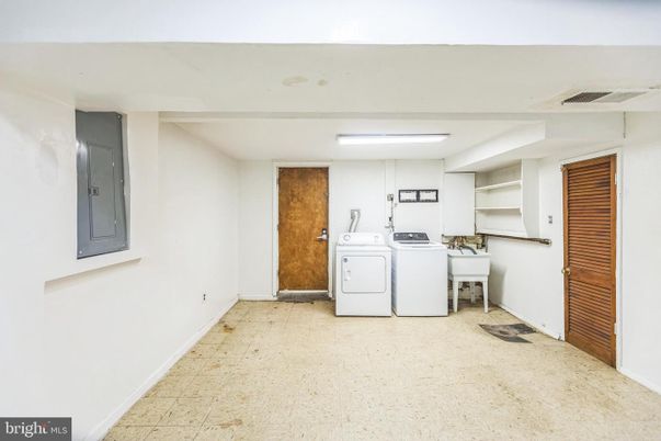 Interior, Washer