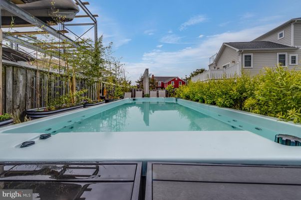 Exterior, Hot Tub, Pool