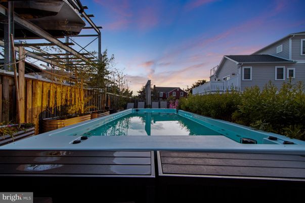 Exterior, Hot Tub, Pool
