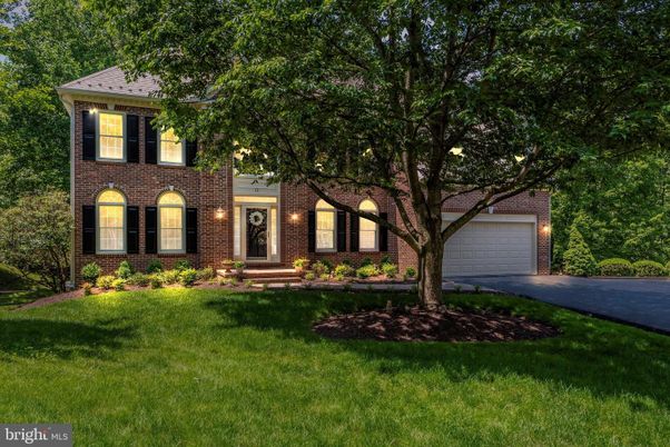 Attached, Exterior, Facade, Brick Facade, Georgian