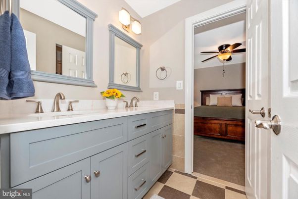 Bathroom, Bedroom, Dual Sink Vanities, Interior