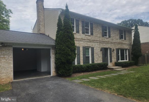 Attached, Exterior, Facade, Brick Facade, Georgian