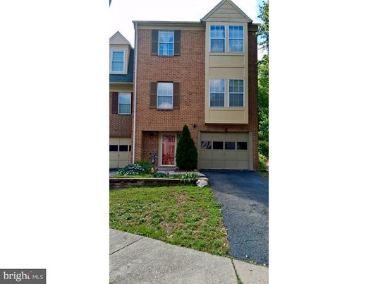 Attached, Exterior, Facade, Brick Facade, Rowhouse