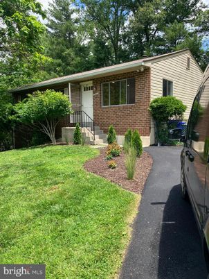 Exterior, Facade, Brick Facade, Ranch
