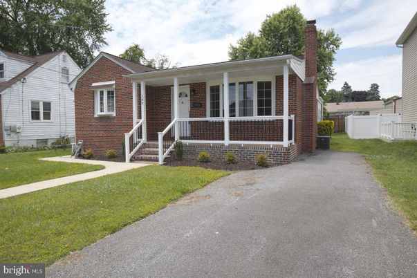 Exterior, Facade, Brick Facade, Cape Cod