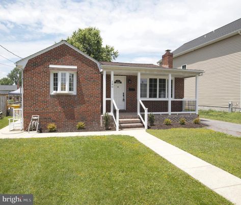 Exterior, Facade, Brick Facade, Split Level