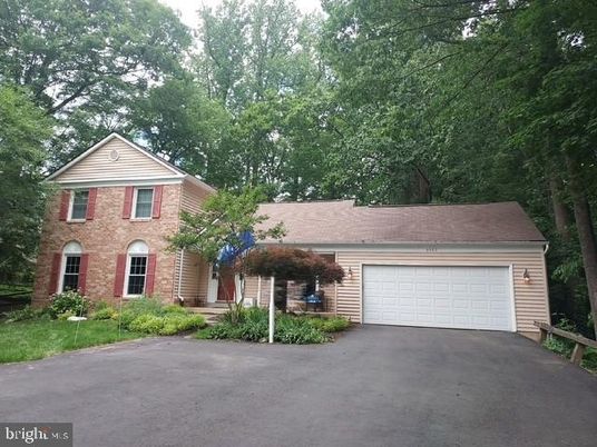 Attached, Exterior, Facade, Brick Facade, Georgian