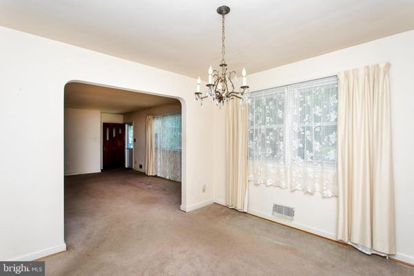 Chandelier, Empty room, Interior