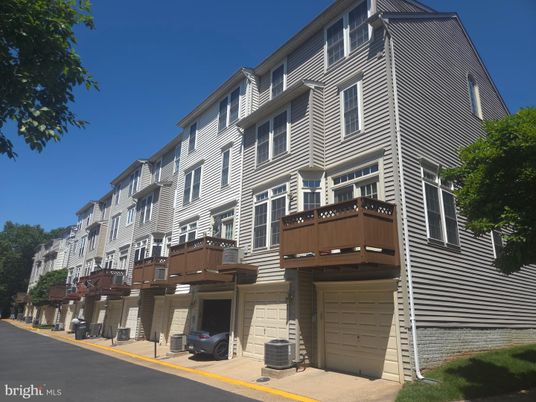 Attached, Exterior, Facade, Rowhouse
