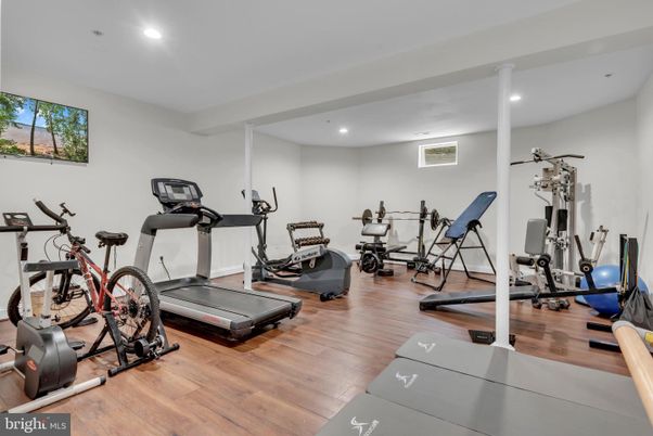 Fitness Equipment, Interior, Recessed Lighting, Wood Texture Flooring
