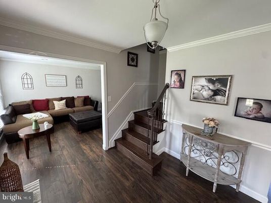 Interior, Living room, Pendant Lights, Wood Texture Flooring
