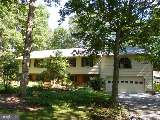Attached, Exterior, Facade, Brick Facade, Raised Ranch