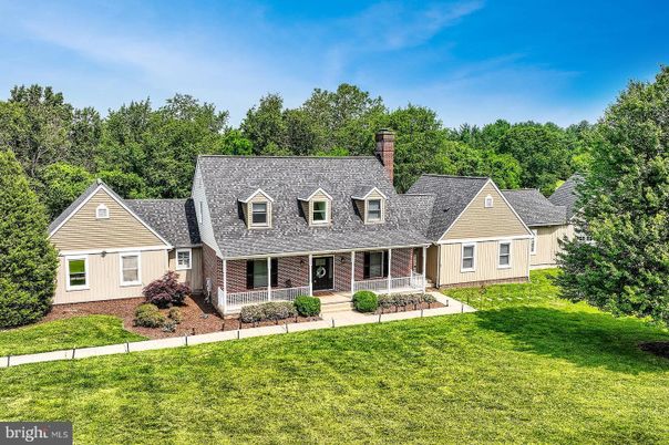Backyard, Exterior, Facade, Cape Cod