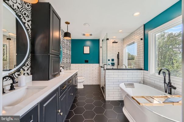 Bathroom, Dual Sink Vanities, Interior, Recessed Lighting