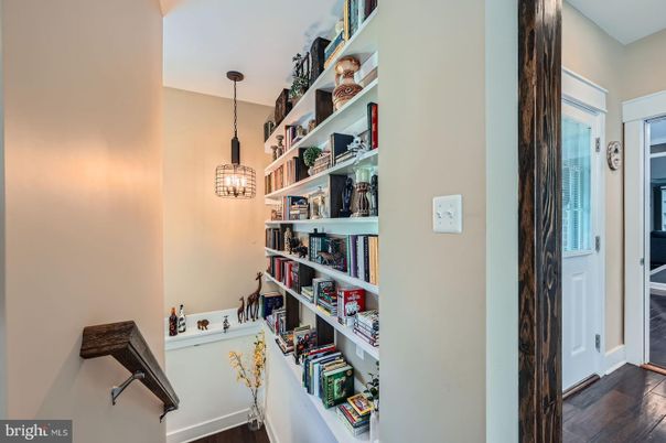 Interior, Pendant Lights, Wood Texture Flooring