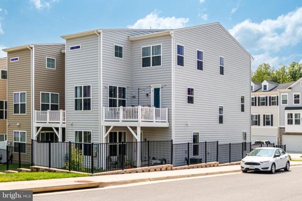 Exterior, Facade, Rowhouse