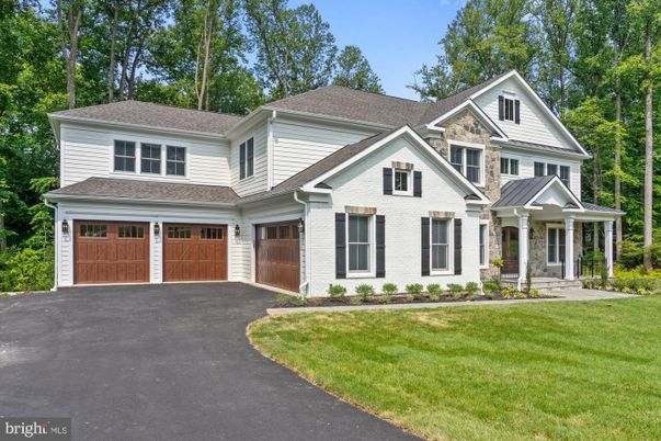 Attached, Exterior, Facade, Farmhouse