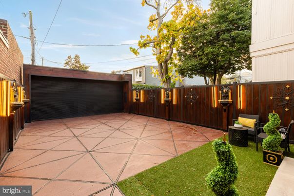 Detached Garage, Exterior