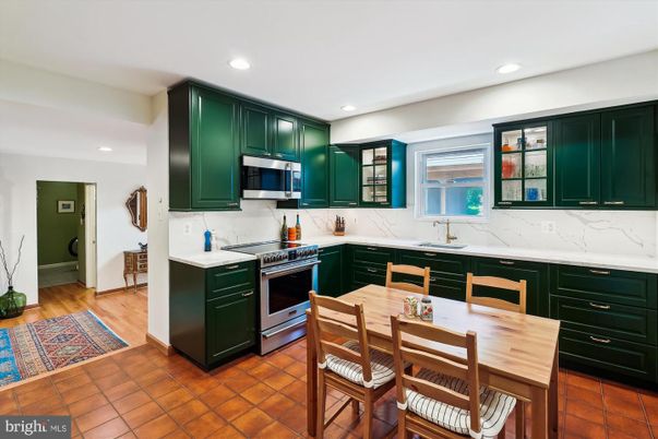 Dining room, Interior, Kitchen, Recessed Lighting, Stainless Steel Appliances