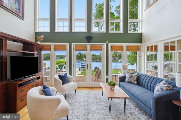 Interior, Living room, Sun Room, Water, Wood Texture Flooring