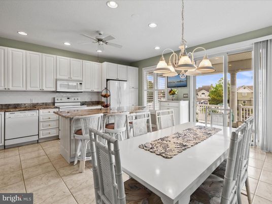 Chandelier, Dining room, Interior, Kitchen, Recessed Lighting