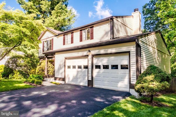 Attached, Exterior, Facade, Cape Cod