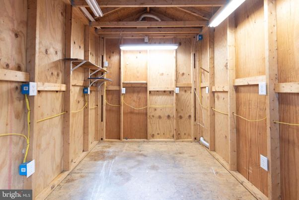 Empty room, Interior, Wooden Beams, Wooden Walls