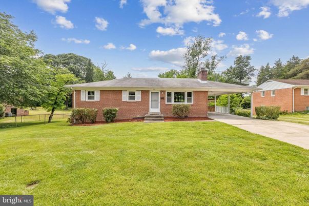 Exterior, Facade, Brick Facade, Ranch