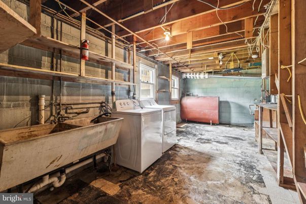 Interior, Washer, Wooden Beams