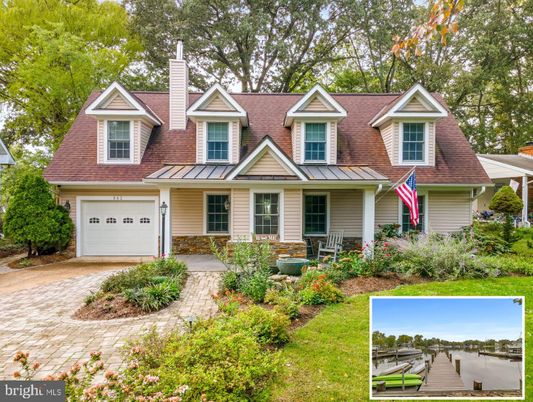 Attached, Exterior, Facade, Cape Cod