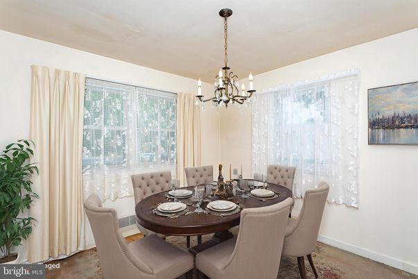 Chandelier, Dining room, Interior, Pendant Lights