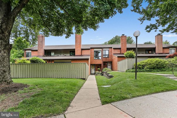 Backyard, Exterior, Facade, Brick Facade, Raised Ranch