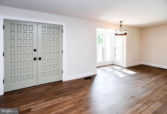 Empty room, Interior, Pendant Lights, Wood Texture Flooring
