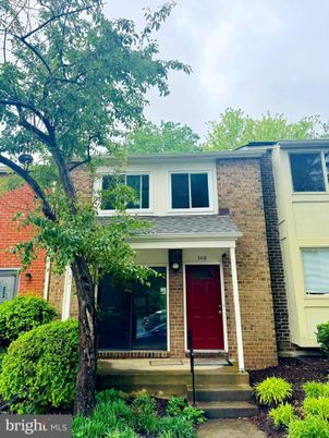 Exterior, Facade, Brick Facade, Rowhouse