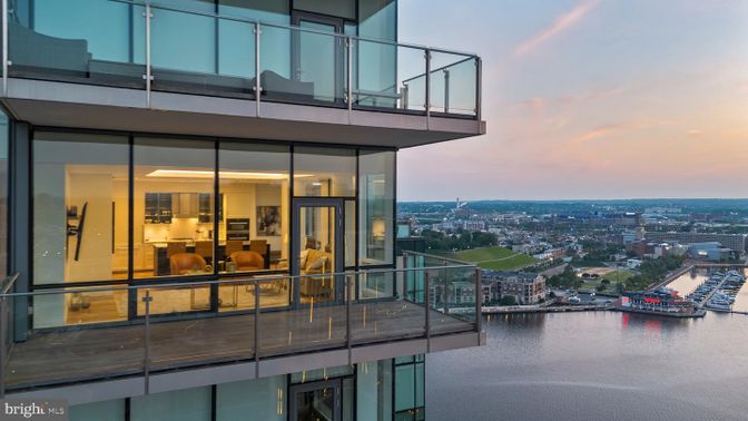 Exterior, Facade, Water, Modern
