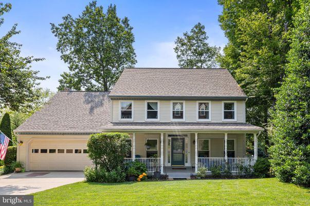 Attached, Exterior, Facade, Cape Cod