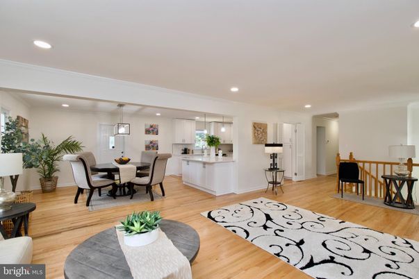 Dining room, Interior, Kitchen, Pendant Lights, Recessed Lighting, Wood Texture Flooring