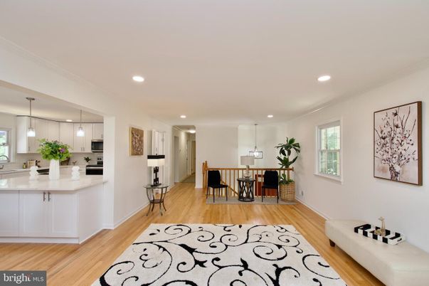 Dining room, Interior, Kitchen, Pendant Lights, Recessed Lighting, Wood Texture Flooring
