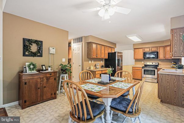 Dining room, Interior, Kitchen, Stainless Steel Appliances