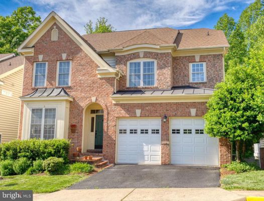 Attached, Exterior, Facade, Brick Facade, Brick Traditional